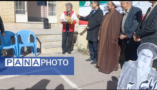 طنین زنگ انقلاب در مدرسه حضرت زهرا(س) نیر