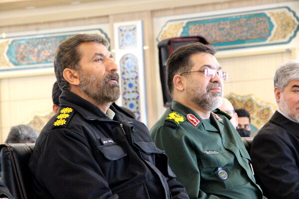 مراسم نمادین استقبال از امام خمینی (ره) در فرودگاه یزد 