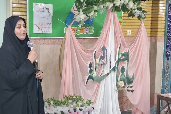 طرح نورانی «هم سجاده با مادر» در دبستان حکمت نبوی ناحیه دو شهرری 