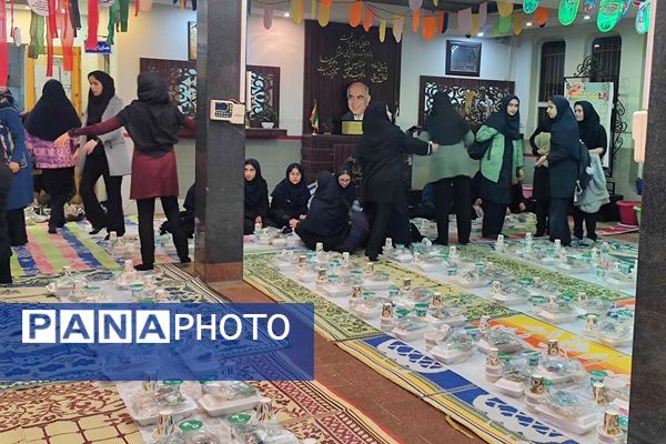 برگزاری سفره افطاری به مناسبت ماه مبارک رمضان در مدارس ناحیه دو شهرری 