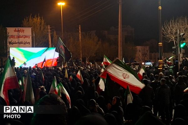 قرچکی‌ها خیابان را رها نمی‌کنند