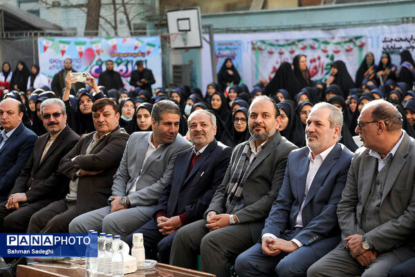 آیین نواختن گلبانگ انقلاب اسلامی با حضور وزیر آموزش و پرورش