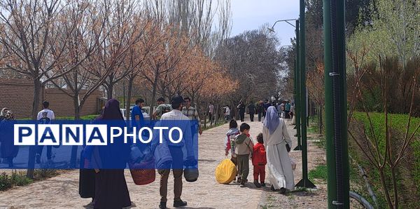 آیین باستانی سیزده بدر در دهکده ی  چوبی نیشابور