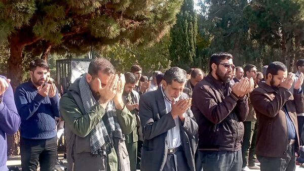 اقامه نماز باران در گلستان شهدا اصفهان به امامت  حضرت آیت‌ الله مهدوی