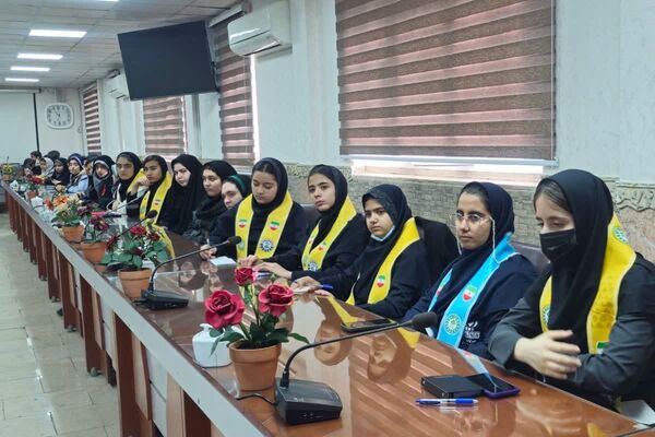 جلسه هم‌افزایی و توانمندسازی دانش‌آموزان جدیدالورود خبرگزاری پانا قرچک