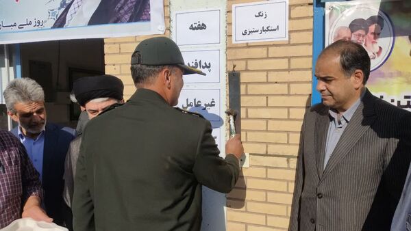 زنگ آغاز هفته پدافند غیرعامل در هنرستان آیت‌الله خامنه‌ای 