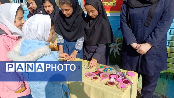 برپایی بازارچه درون مدرسه‌ای در دبستان ربابه هاشمیان یزدی شیروان