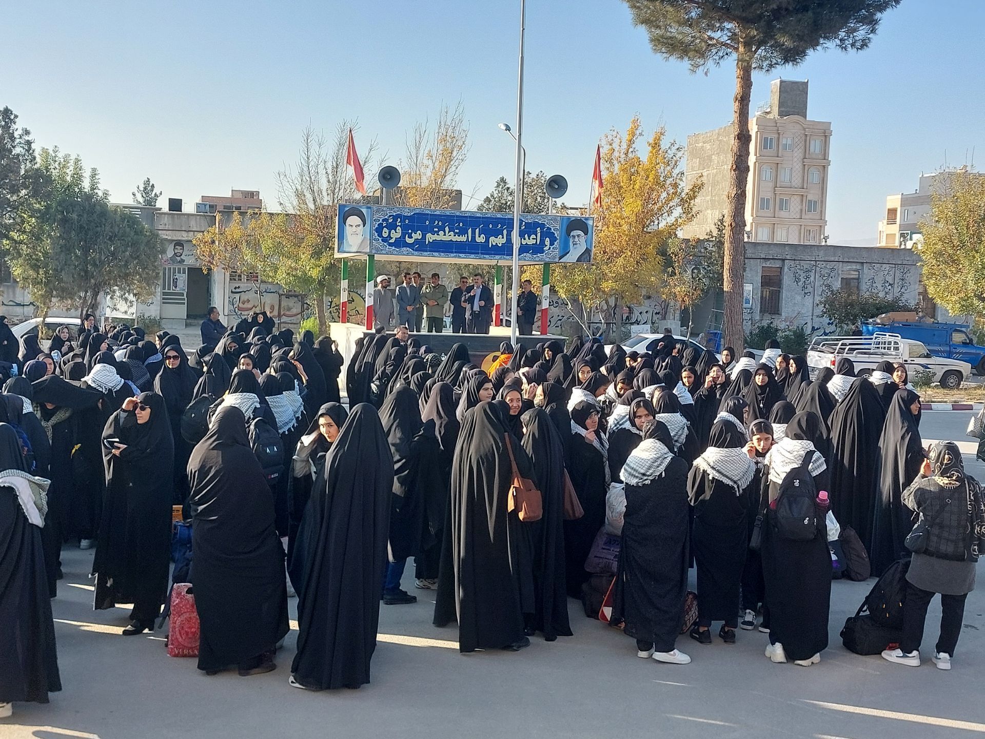اعزام دانش‌آموزان دبیرستان‌های دخترانه شهرستان شیروان دوره متوسطه دوم به اردوری راهیان نور مناطق جنوب کشور