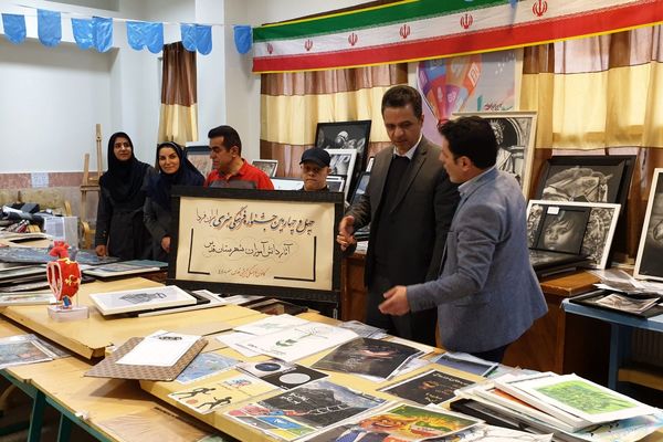 بازدید رئیس آموزش و پرورش شهرستان قدس از داوری آثار جشنواره فرهنگی هنری فردا و پرسش مهر