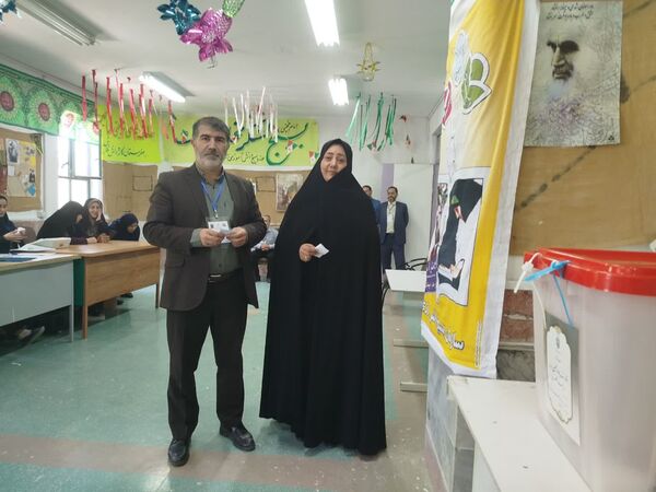 مردم شهرستان فاروج همدل و یکصدا پای صندوق‌های رأی 