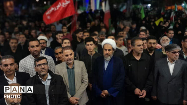 حضور پرصلابت مردم کوهدشت در اجتماع شبانه