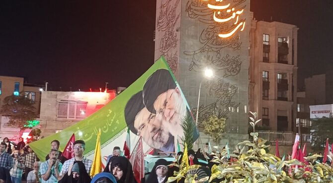 حضوری برای تجدید بیعت