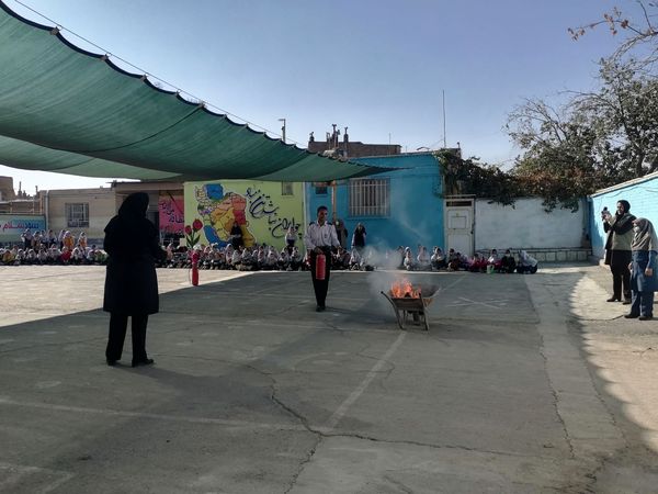 آموزش اطفاء حریق در مدرسه ناهید نخودی