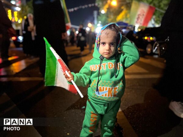 حضور کودکان انقلابی کرج در راهپیمایی‌های شبانه