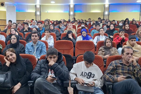 جشن میلاد بانوی دو عالم و گرامیداشت مقام مادر در دبیرستان رازی شیراز 