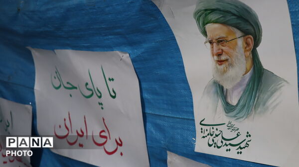 حضور در تجمعات شبانه در میدان شهید امام خامنه‌ای پاکدشت