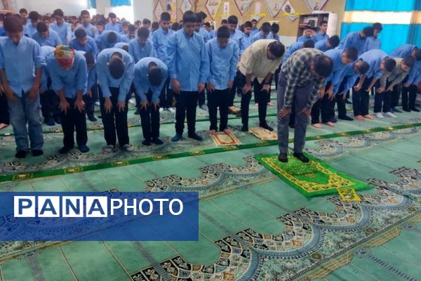 اولین نمازجماعت مدرسه امین بکایی ناحیه ۴شیراز 