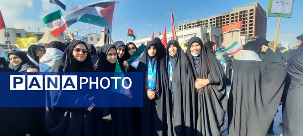 حضور دانش آموزان دبیرستان مهشید مصلی نژاد در راهپیمایی روز دانش آموز 