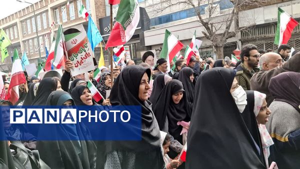 شکوه حضور نوجوانان در راهپیمایی 22 بهمن مردم قم