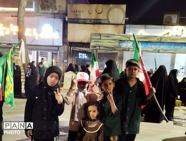 ما صحنه را خالی نمی کنیم