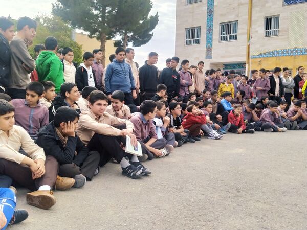 حضور آتش‌نشانان در دبیرستان میثاق کاشمر