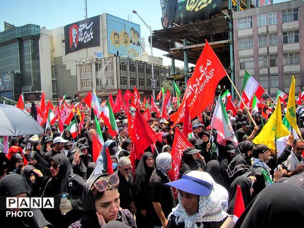 مراسم بدرقه و تشییع آقای شهید ایران در تهران 