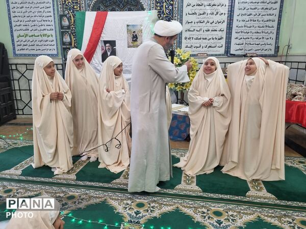 جشن تکلیف دانش آموزان پایه سوم دبستان شاهد  سجادی در امامزاده محروق 