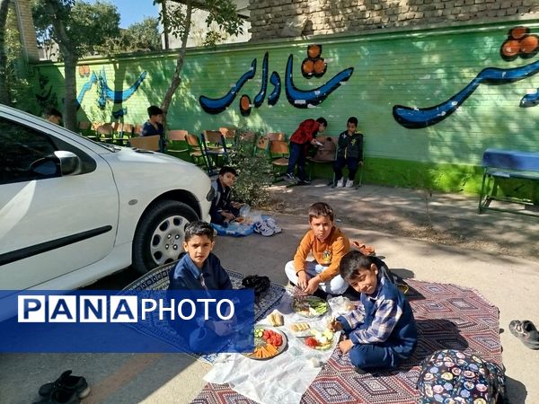 صبحانه سلامت در مدرسه مبین شهرستان شیروان