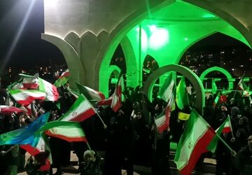 بیعت با امام خامنه ای و ادامه دادن راه امام شهید 