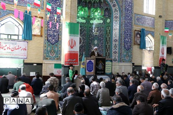 حضور فرهنگیان مردم روزه دار و متدین در نمازجمعه شهرستان ملارد