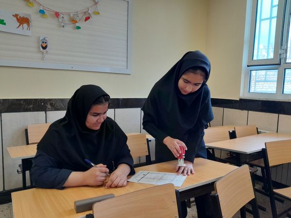 امتحانات نوبت اول در دبیرستان مادرمهربان خلیل آباد