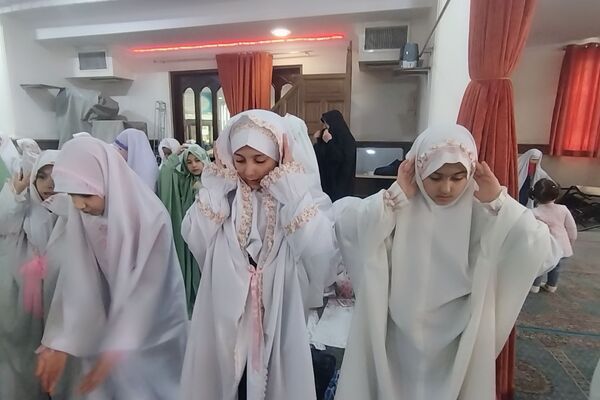 آیین جشن تکلیف دانش‌آموزان دختر شهرستان پردیس در فضایی معنوی و باشکوه