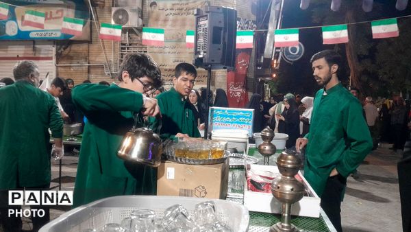 چایخانه فاطمه الزهرا(س) در هفتادونهمین شب از اجتماعات مردمی در مسجدجامع نیشابور