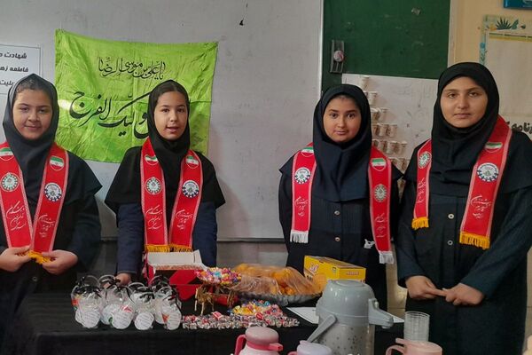 طنین نوای عشق و عزا؛ مراسم عزاداری دهه دوم فاطمیه در مدارس بهارستان‌دو