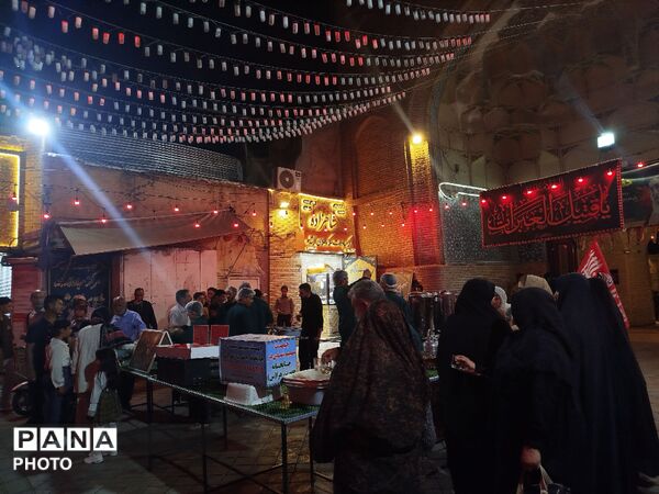 ۱۷۵ شب خدمت در آستان آل‌الله؛ حال‌وهوای چایخانه حضرت زهرا (س) در شب شهادت امام حسن عسکری (ع)