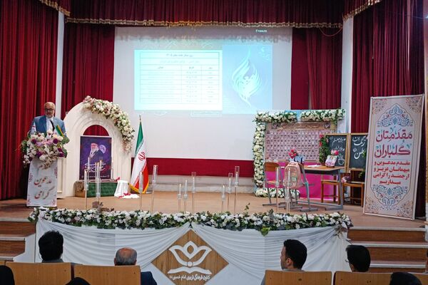 آیین سپاس معلم و تجلیل از معلمان نمونه ناحیه ۳ کرمانشاه