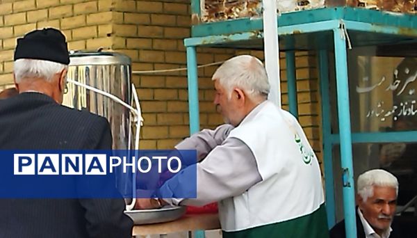 گذری بر فعالیت چایخانه مسجد جامع در روز جمعه 