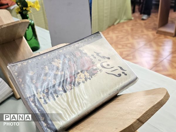 محفل انس با قرآن کریم در دبیرستان اهل‌البیت(ع) ناحیه ۴ کرج 