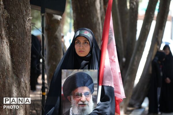 تجمع باشکوه مردم لردگان از گلزار شهدا تا مزار شهدای گمنام چشمه‌برم 
