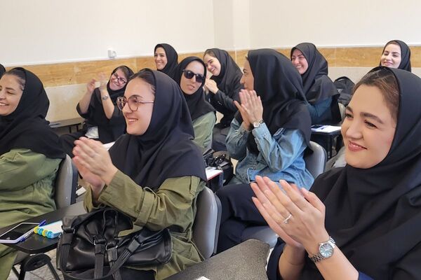 جلسه شورای معلمان دبیرستان نمونه دولتی ولایت