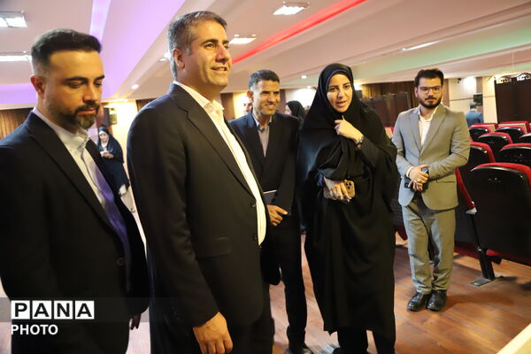 نشست صمیمی مدیرکل آموزش و پرورش تهران با مدیران مدارس منطقه ۱۳