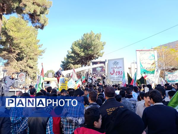 فریاد استقلال و آزادی در طنین ۱۳ آبان در تربت حیدریه