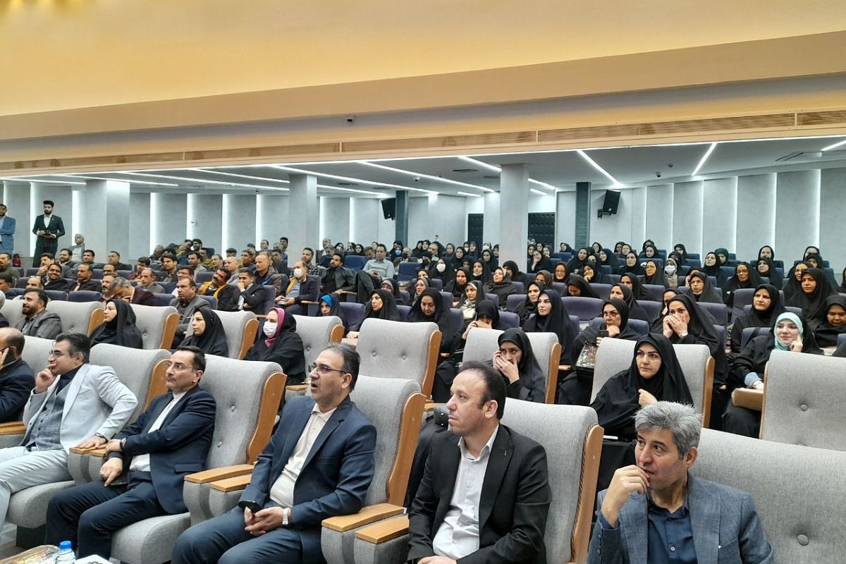 نشست فصلی مدیر منطقه با مدیران مدارس؛ تأکید بر هماهنگی و ارتقای کیفیت آموزشی