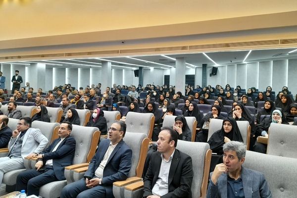 نشست فصلی مدیر منطقه با مدیران مدارس؛ تأکید بر هماهنگی و ارتقای کیفیت آموزشی