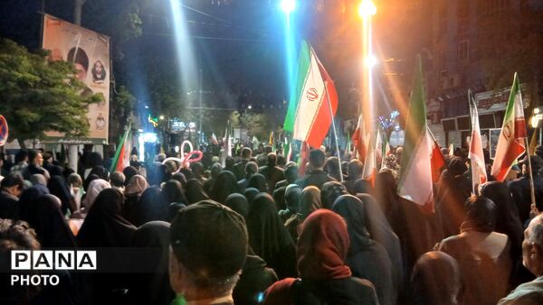در سپیدای تاریکی ، مردم فریاد روشنی زدند