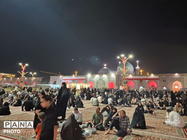حرم امام رضا(ع) سیاه پوش عزای حسین‌(ع) شد