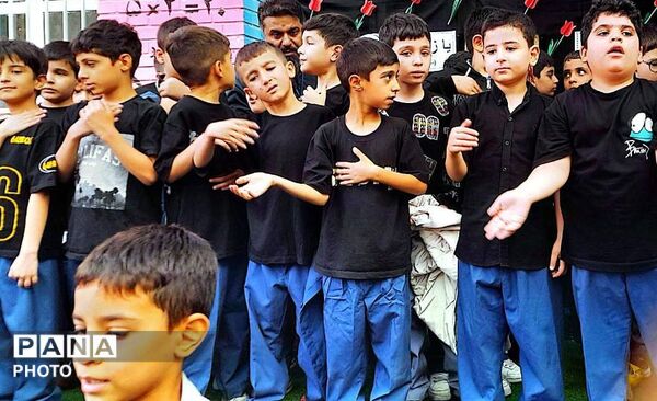مراسم گرامیداشت شهادت حضرت فاطمه زهرا (س) در دبستان معراج منطقه ۱۰ تهران برگزار شد