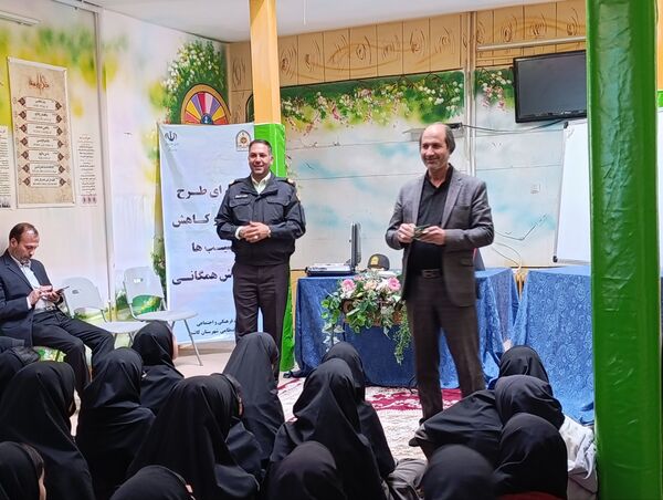  جلسه آموزش خانواده در دبیرستان نمونه اندیشه 