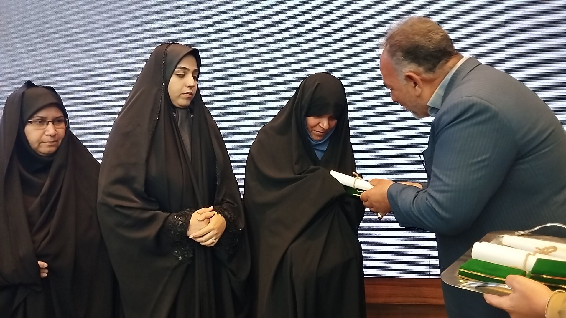 مراسم بزرگداشت مقام معلم در حسینیه جماران