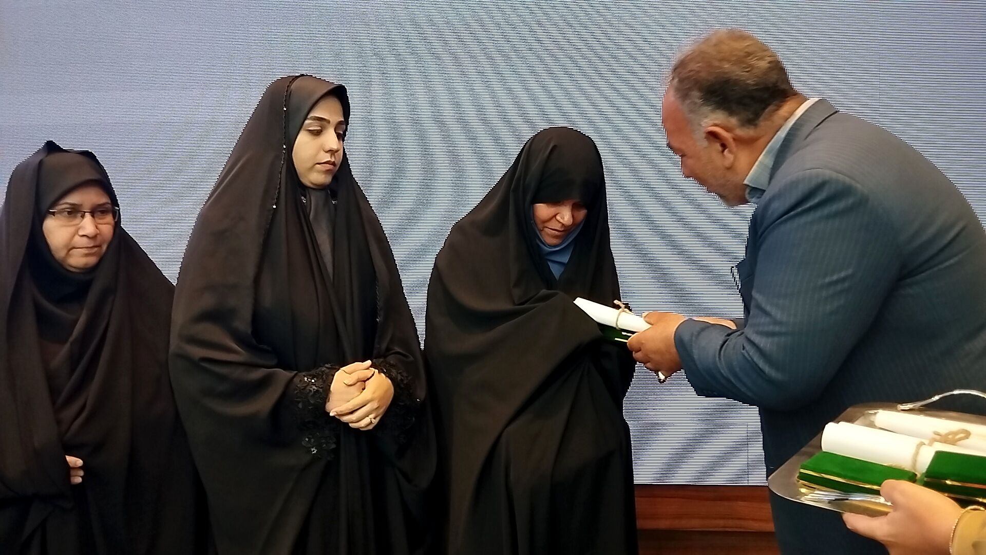 مراسم بزرگداشت مقام معلم در حسینیه جماران